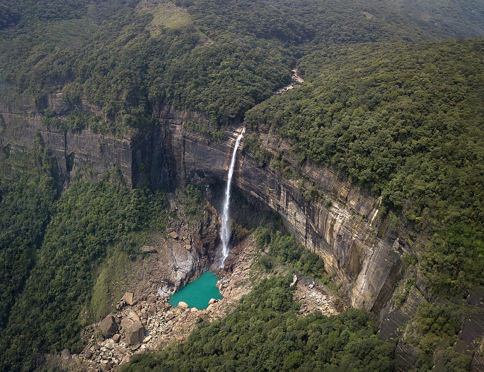 6 Days Mesmerizing Meghalaya With Mawryngkhang Trek